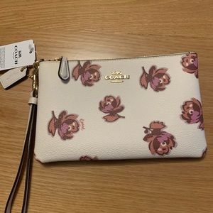 Small Coach Wristlet. NWT!!